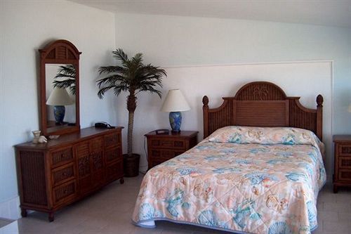 Pelican Beach Villas Marsh Harbour Exterior photo